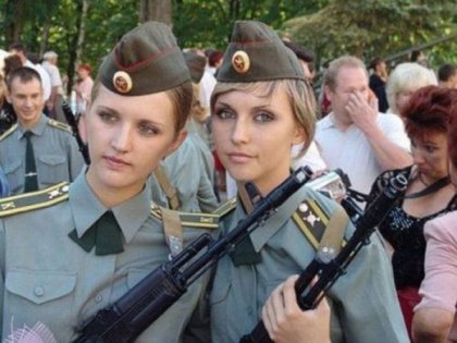 Вооруженные девушки