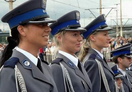 Девушки-полицейские