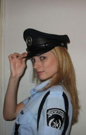 Девушки-полицейские