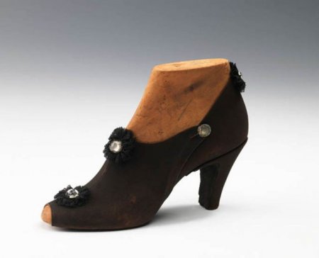 Женская обувь из 1939 года