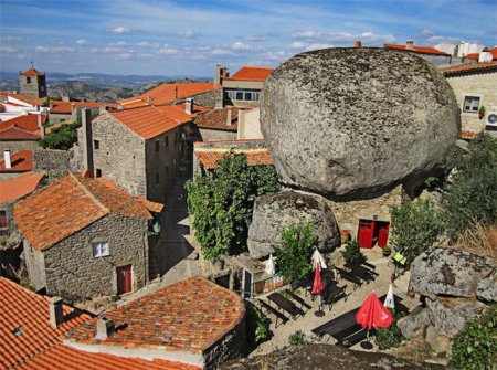 Деревня Монсанто в Португалии