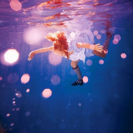 Серия фотографий Елены Калис Алиса в Подводной Стране