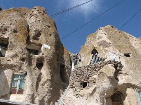 Иранская деревня Кандован в скалах