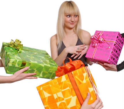 Девушки и подарки