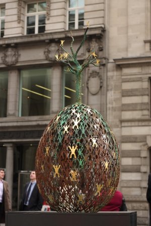 Пасхальная охота за расписными яйцами в Лондоне