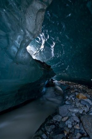 Пещеры из льда