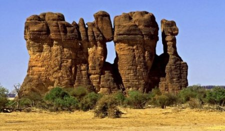 Скалы-Башни пустыни Эннеди в Чаде, Африка