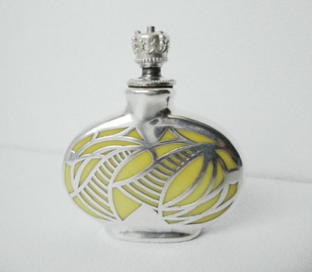 Красивые парфюмерные флаконы времен Ар деко