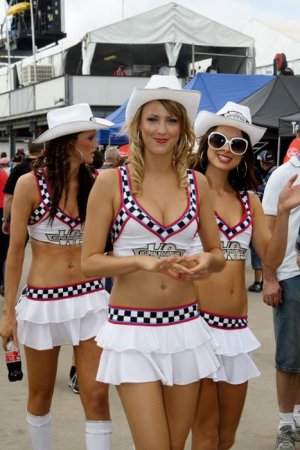 Стройные девушки с гонок F1